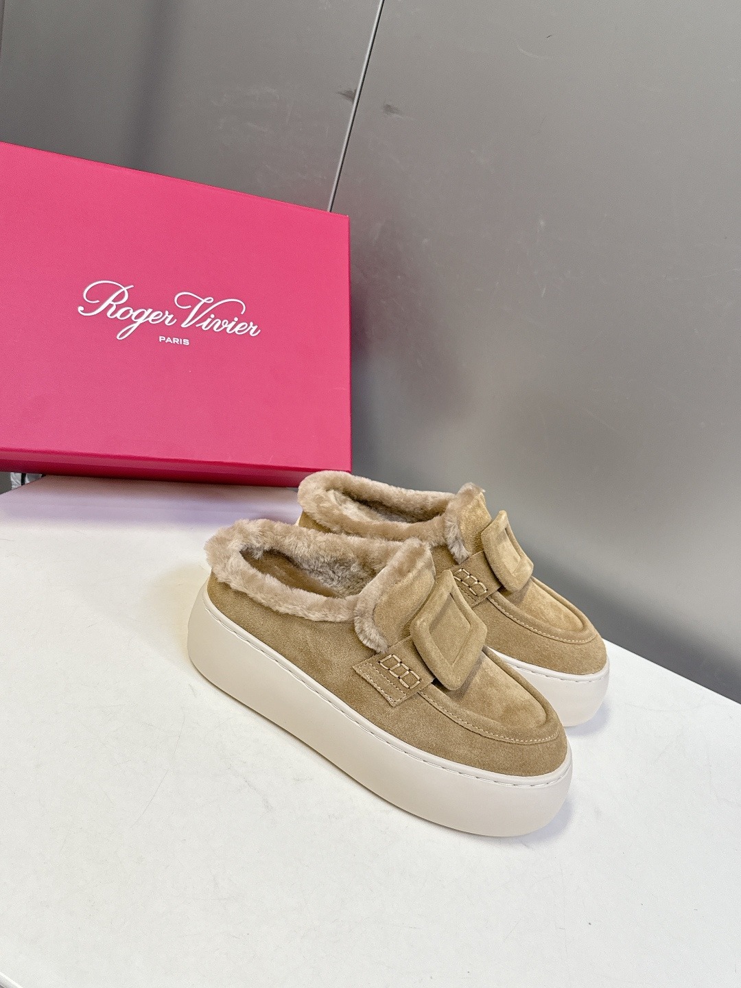 로*비비에 신상 벨크로 통굽 털부츠