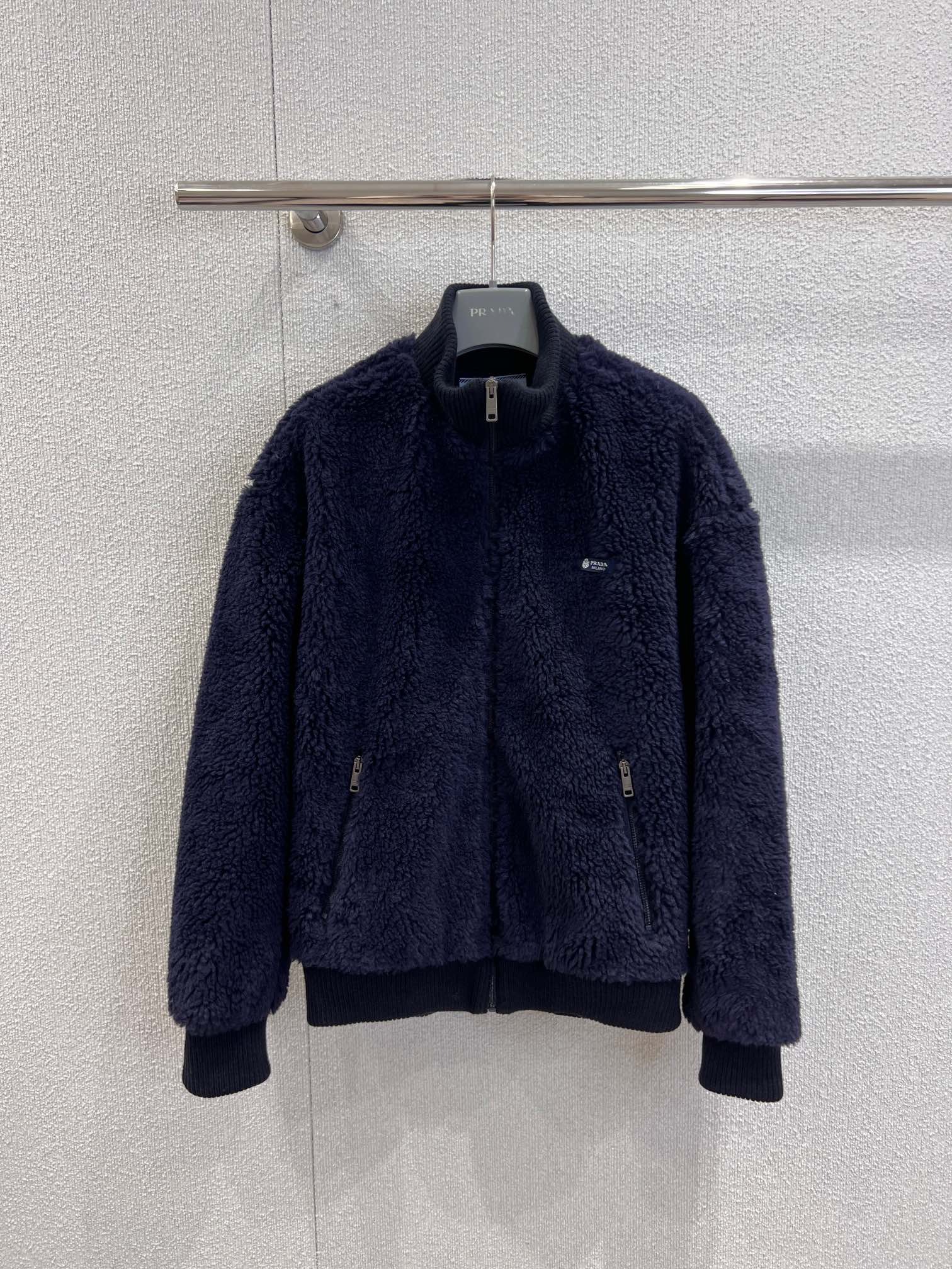 프*다 25FW 신상 하이넥 울 폴라폴리스 집업