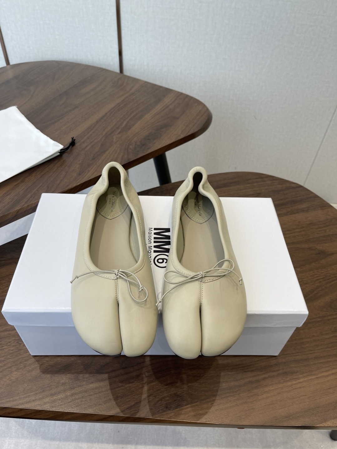 메*마르제엘라 26ss 발레 플랫슈즈