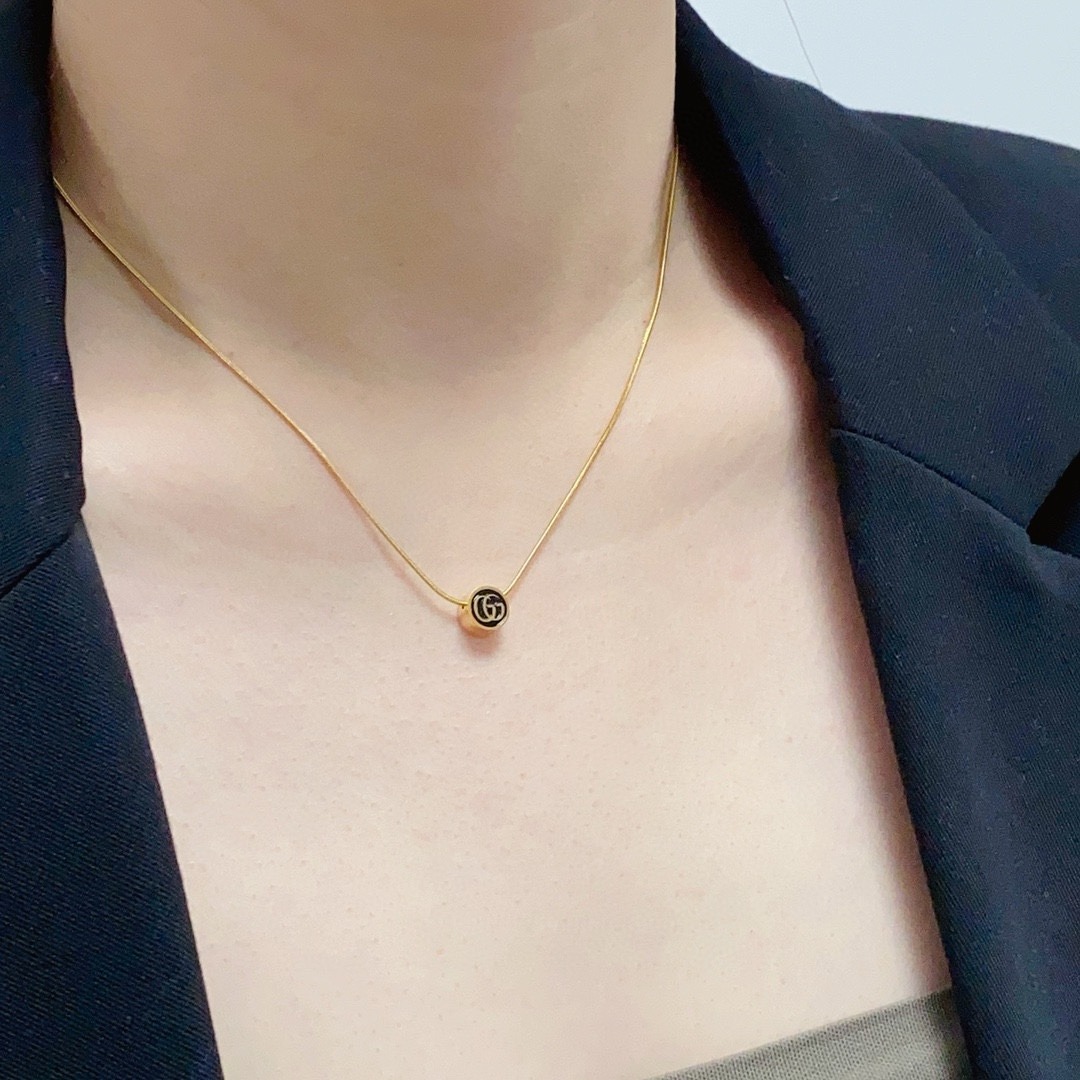 구* 신상 G 블랙 라운드 목걸이