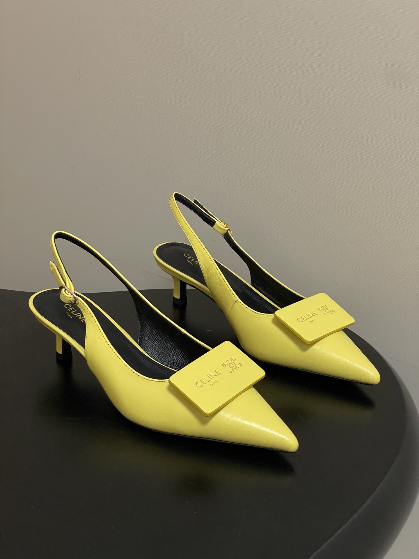 셀*느 신상 스퀘어 버클 샌들