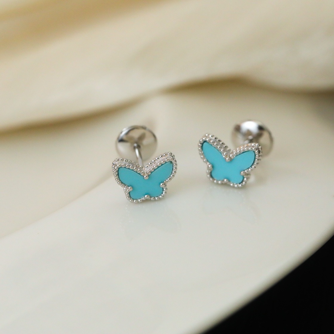 반*리프 나비 귀걸이