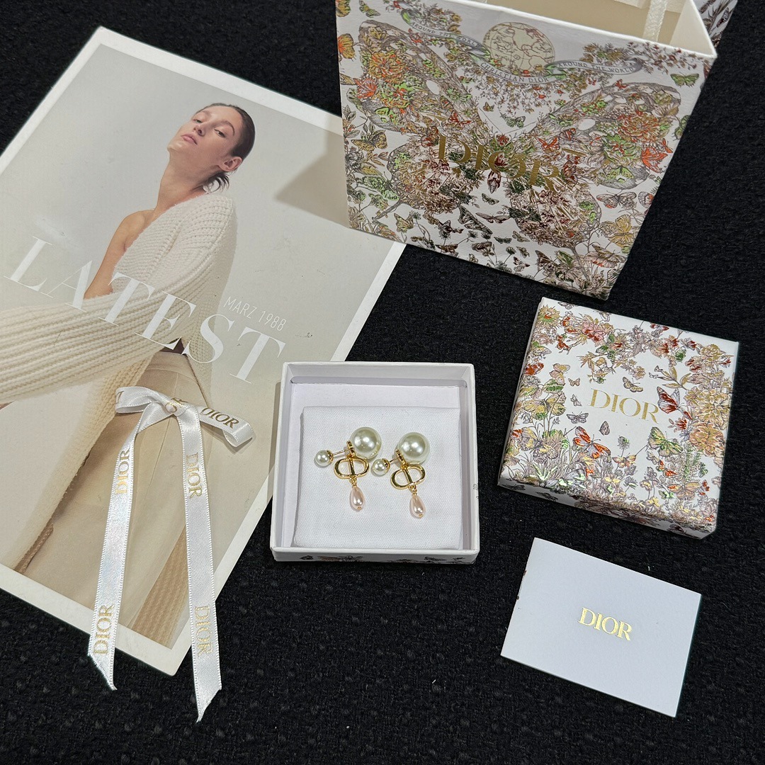 디*올 CD 핑크 진주 귀걸이