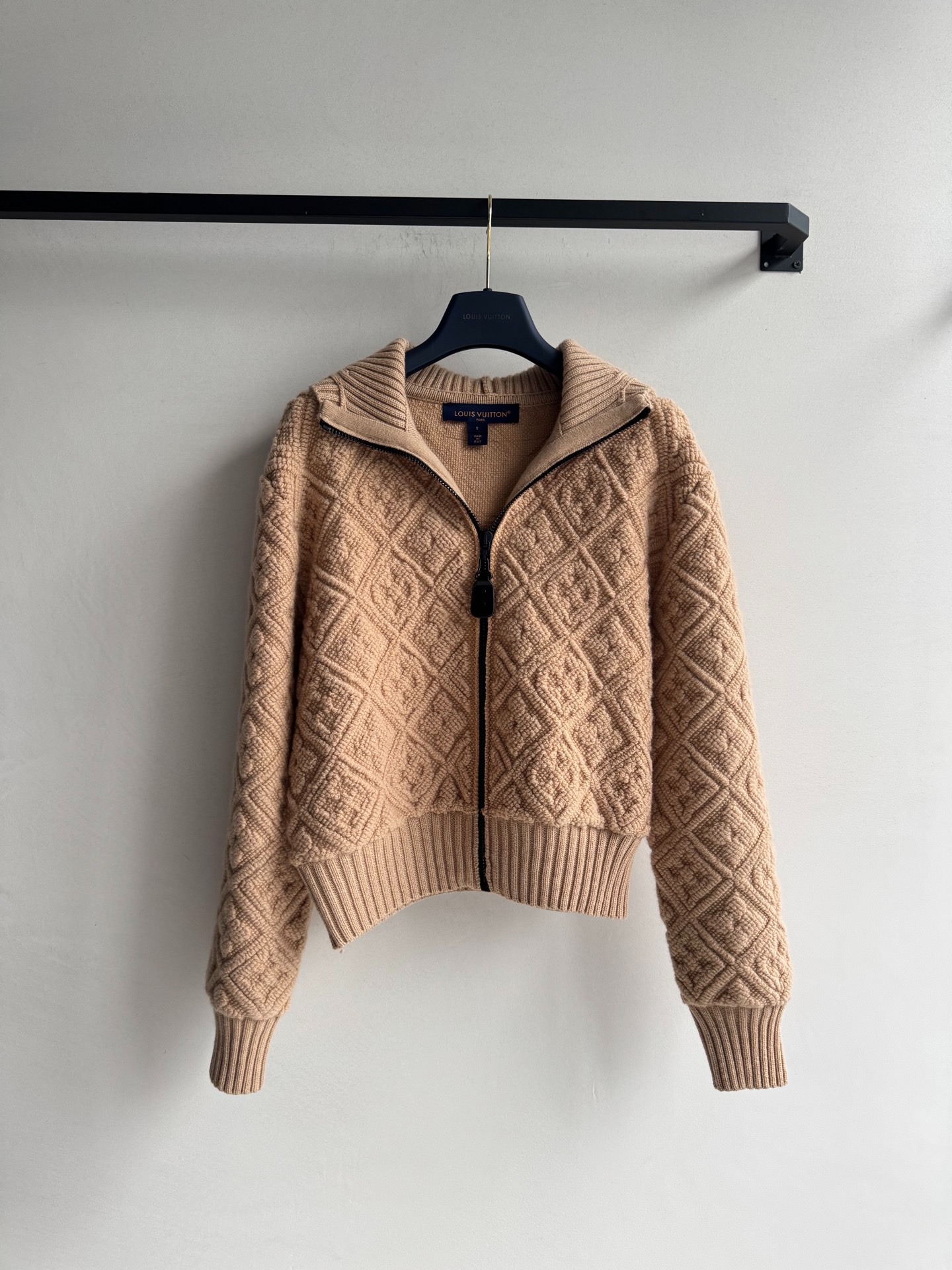 루*비통 엠보스퀘어 니트 코트