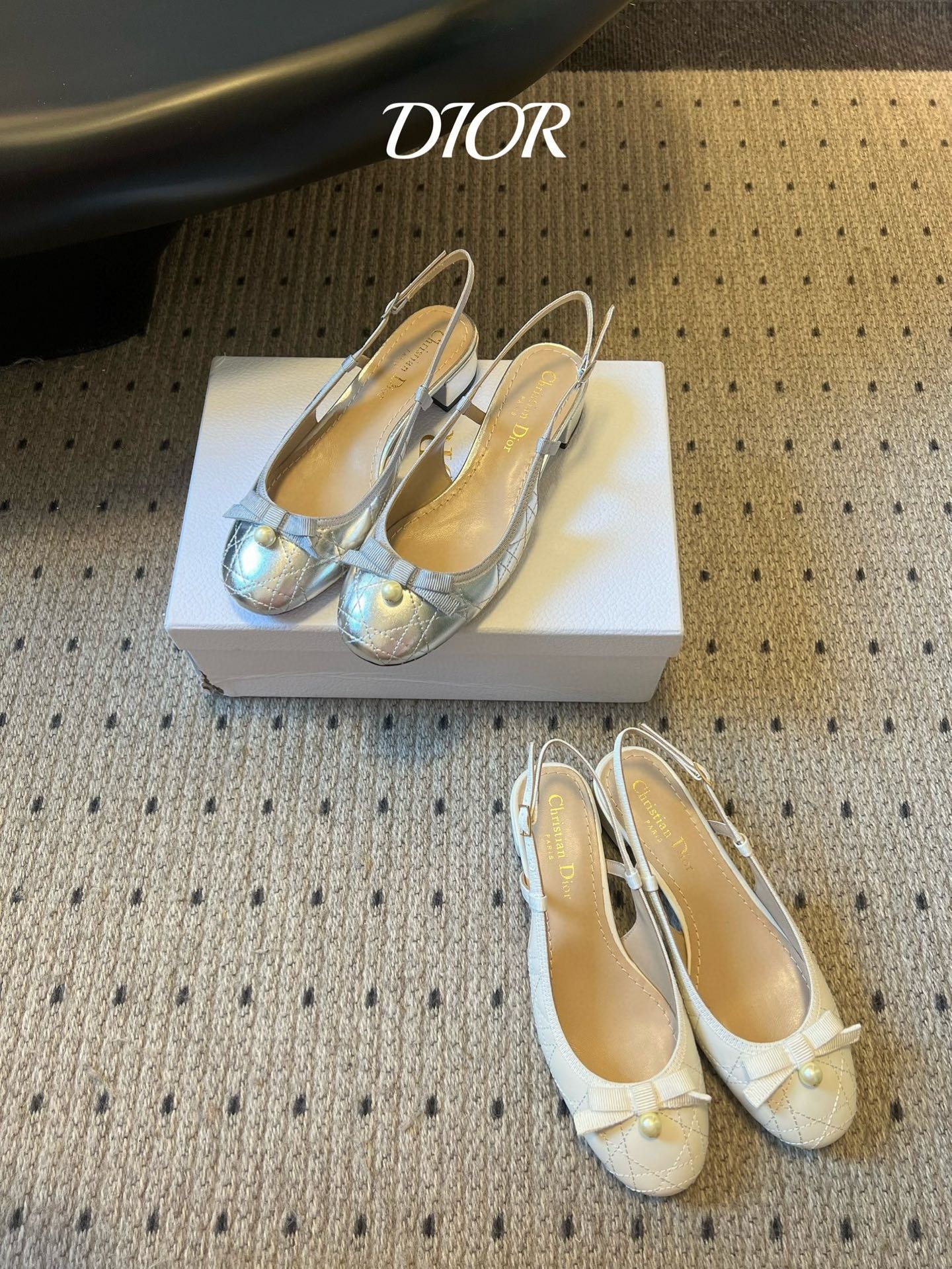 디* 리본 진주 스트랩 펌프스 샌들