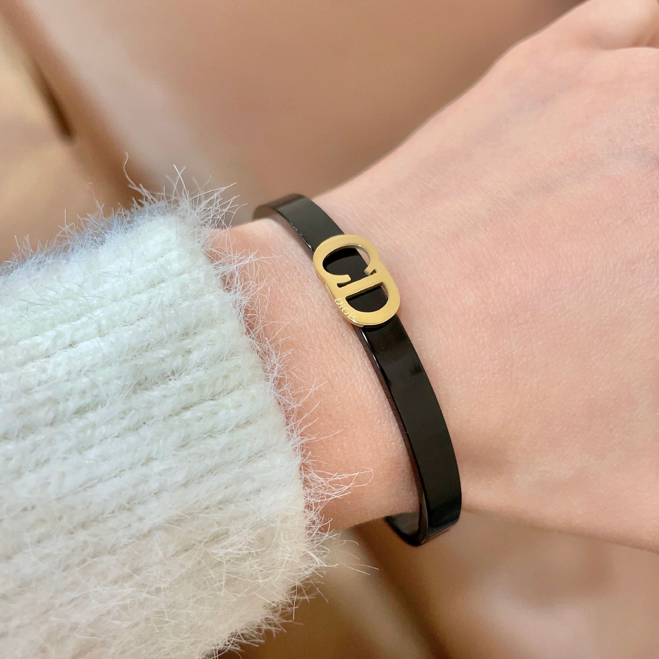 디* 신상 디오르 카본 블랙 팔찌