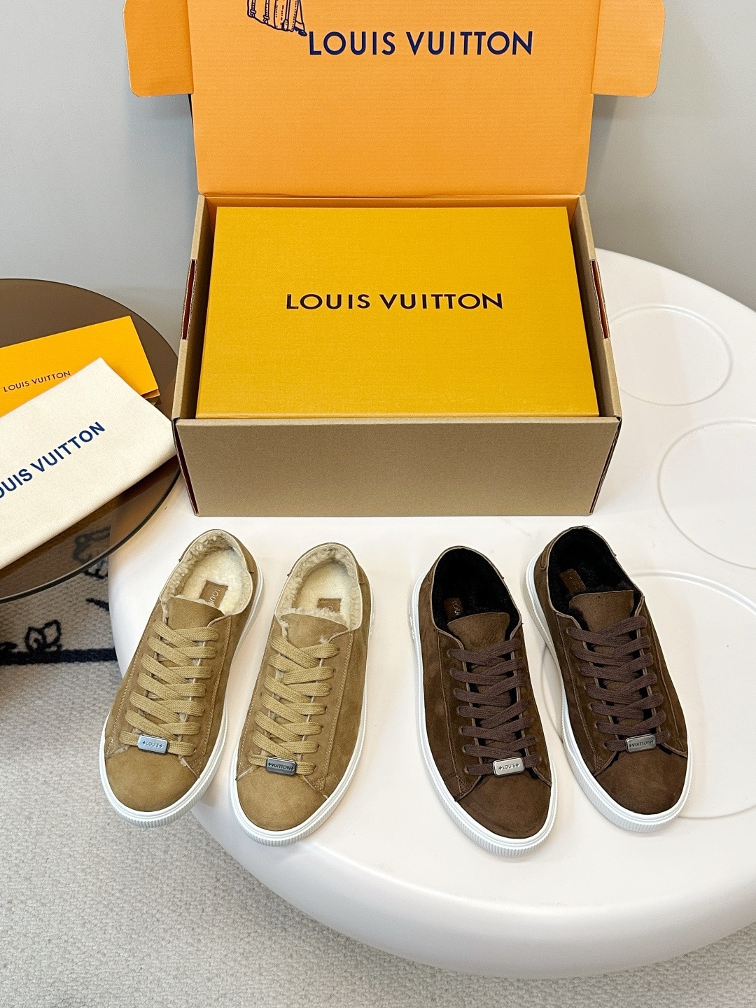 루*비통 가죽퍼 일체형 캐주얼화