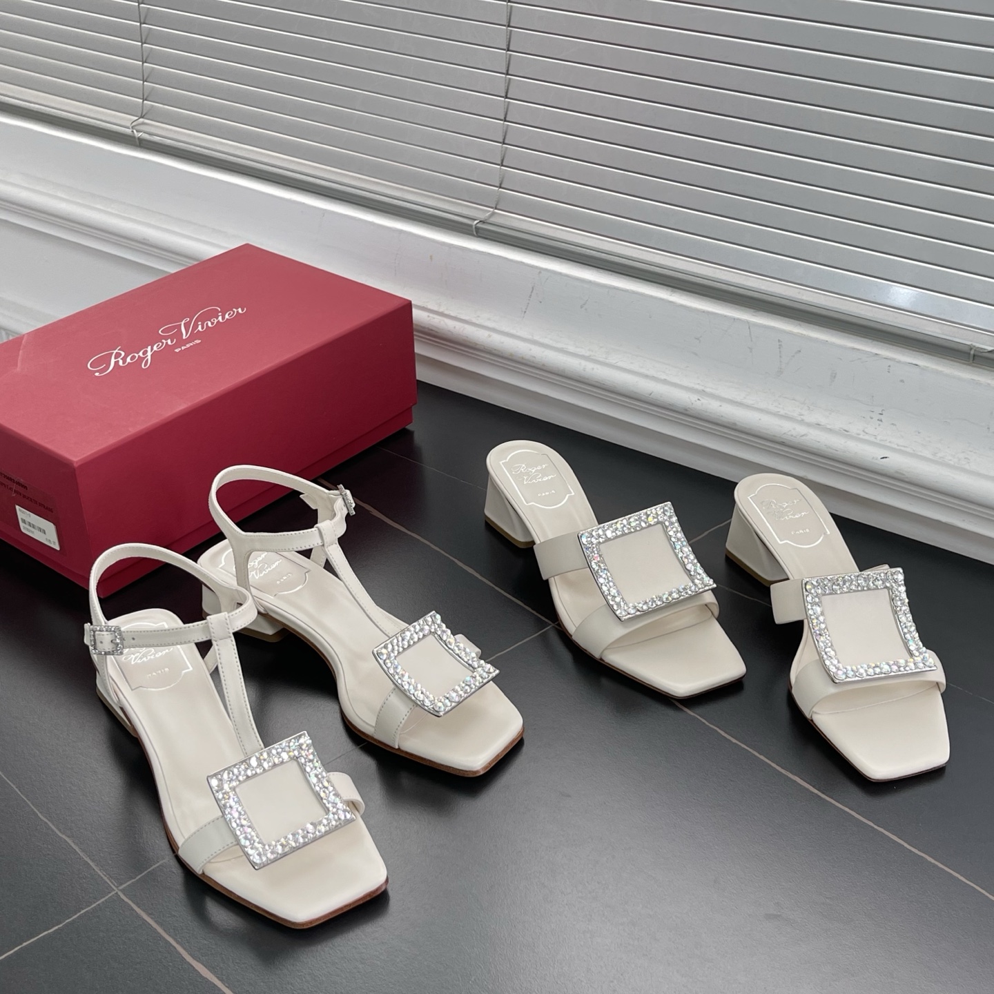 로저비비에 버클 힐 샌들