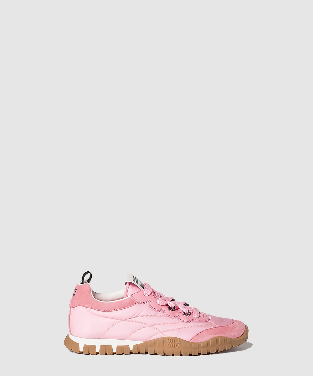 미우미우 타이어 기능성 소재 및 스웨이드 스니커즈 5E417E